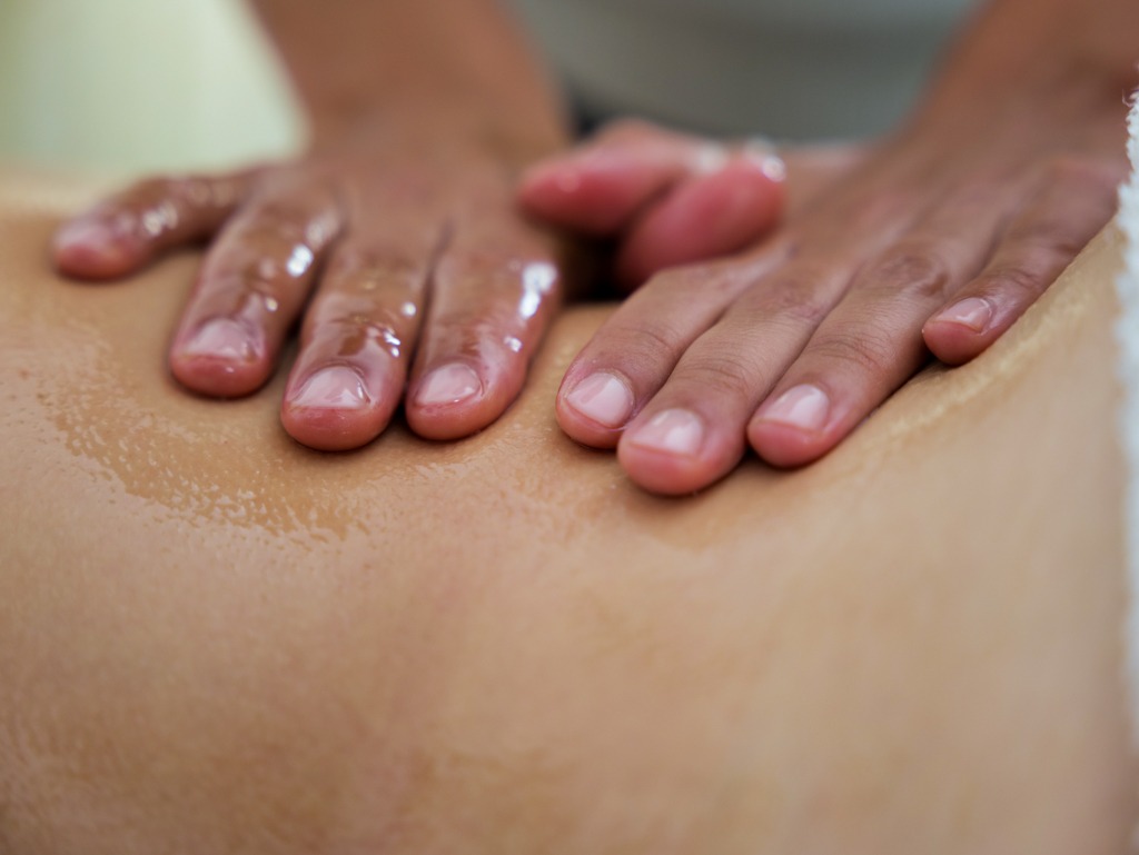 massage_mains_dos